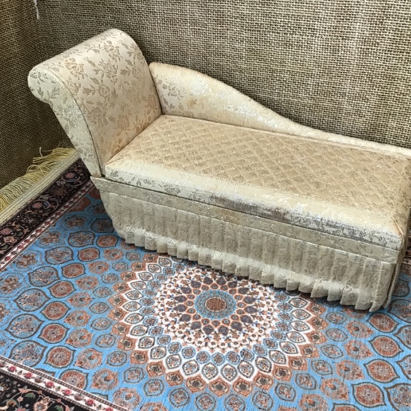 Vintage Small Jewelry Music Box - Picture 4 of 16